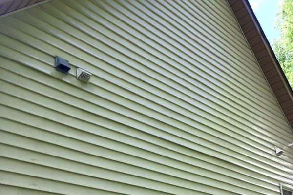 Roof cleaning services